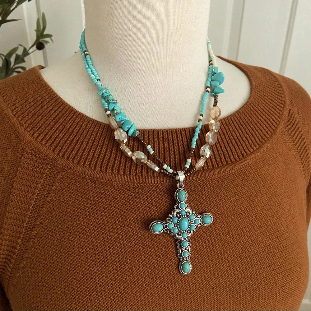 Faux Turquoise Western Beaded Necklace - Picture 2 of 9